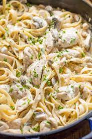 FETTUCINE PASTA WITH CREAM AND CHICKEN